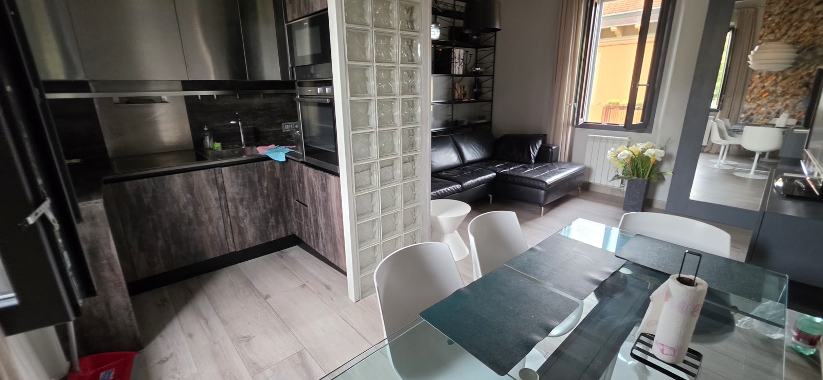 Cucina e zona giorno del piano superiore a Vaggio